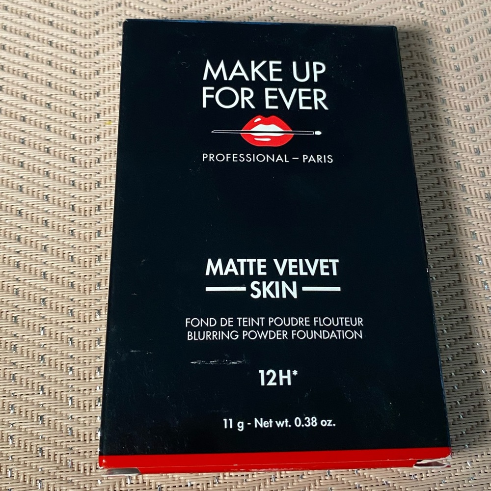 Make Up For Ever matte velvet powder foundation